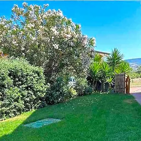Baia Delle Mimose I6 公寓